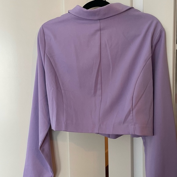 Cute Cropped Purple Blazer 💜 - Picture 2 of 3